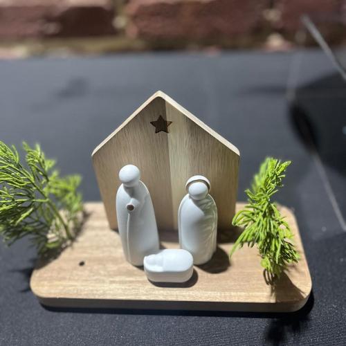 Räder Kerststal op houten plankje