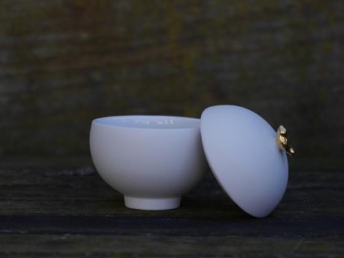 Räder porcelainstories potje met deksel vogel goud