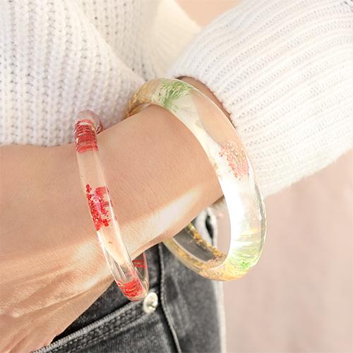 images/productimages/small/bangle-armbanden-met-gedroogde-bloemetjes-2.jpg