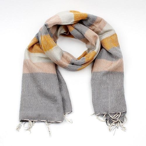 Sjaal met verhaal shawl okergeel creme
