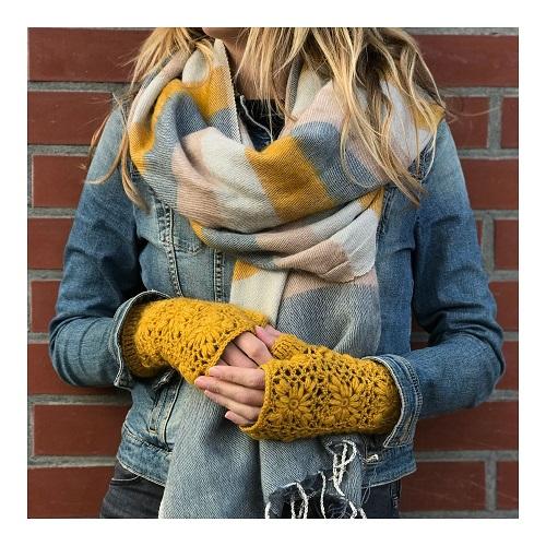 Sjaal met verhaal shawl okergeel creme
