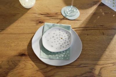 Räder schaaltje bordje wit met kleine hartjes