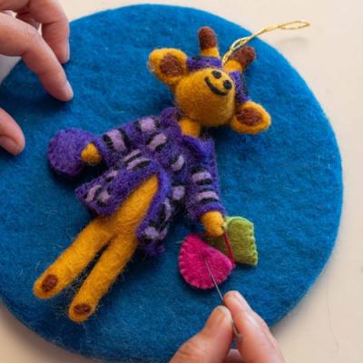 Sjaal met verhaal Hanger Giraffe Shopaholic Paars