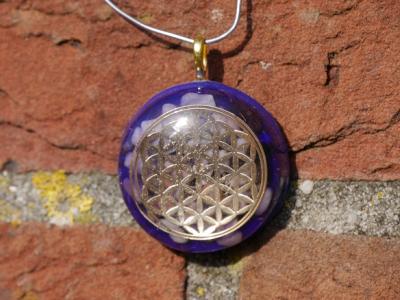 O02 Orgone & Plasma Energy hanger Flower of life paarsblauw