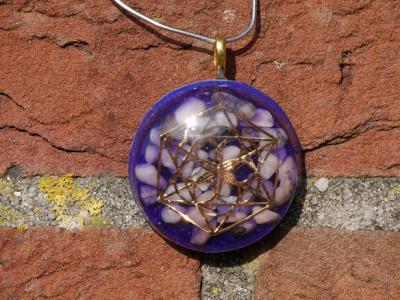 O03p Orgone & Plasma Energy hanger Merkaba paars