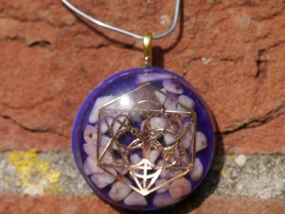 O03p Orgone & Plasma Energy hanger Merkaba paars