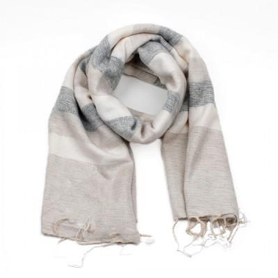 Sjaal met verhaal shawl creme grijs