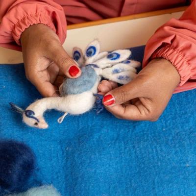 Sjaal met verhaal hanger vogel Delftsblauw Pauw